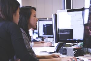 Социальная значимость учебных центров по профессиональной переподготовке кадров