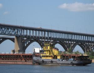 В Борский наплавной мост на полном ходу врезался теплоход