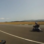 Коляска обогнала гоночные автомобили 