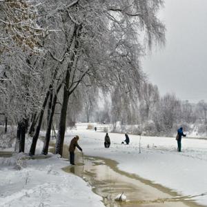 Рыбаки не слушаются МЧС! Рыбаки не слушаются МЧС!
