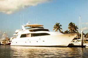 Обзор компаний по аренде яхт с капитаном в Дубае