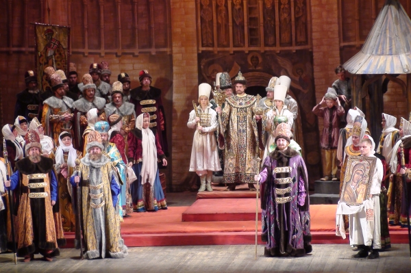 Оперный театр закрывает 82-й  театральный сезон 