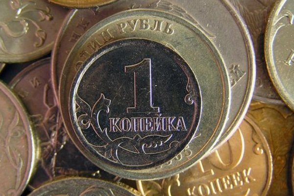 Падение рубля отрицательно повлияло на жизнь 48% россиян