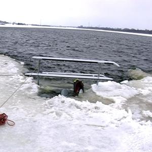Разбившийся в Нижнем Новгороде вертолет поднимут другим вертолетом