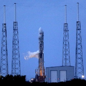 В США произведен первый запуск ракеты Falcon-9 со спутником
