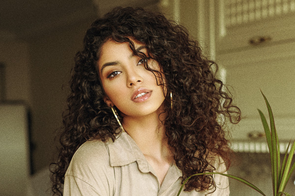 Особенности ухода за кудрявыми волосами