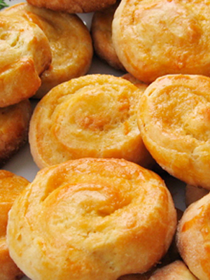 Вкусные закуски: Сырные рулетики