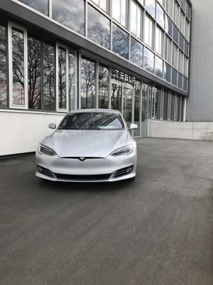 Автомобили Tesla теперь и летают?