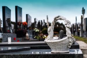 Обустройство памятников на кладбище: плита под памятник