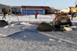 В Приморье ушли под лед 30 автомобилей
