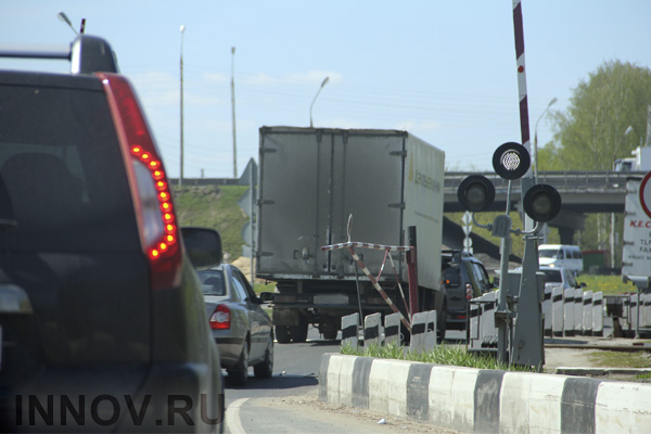 В Крыму перевернулся грузовик, перевозивший 18 тонн вина