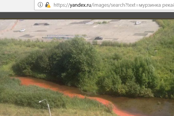 «Кровавые» воды: приток Невы в Санкт-Петербурге окрасился в красный цвет 