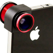 Экран смартфона на лобовом стекле автомобиля