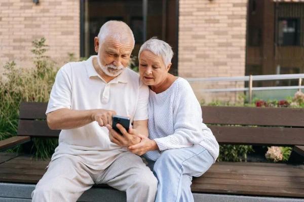 От экофермы до цифровой деревни - стартап из «Сколково» создал первый в мире суперапп для пенсионеров