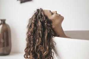 Бессульфатные профессиональные шампуни для волос: кто в них нуждается