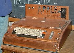Первый компьютер Apple продадут на аукционе Первый компьютер Apple продадут на аукционе