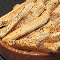 Вкусные закуски: Сырные палочки