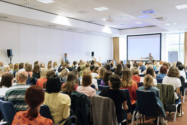 Академия экспоненциального коучинга Михаила Саидова анонсирует онлайн-дискуссионную панель «МКвартал. Мудрые разговоры прямолинейных лидеров»