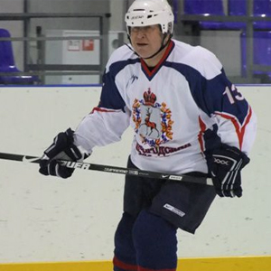Валерий Шанцев сыграл в хоккей с женской командой