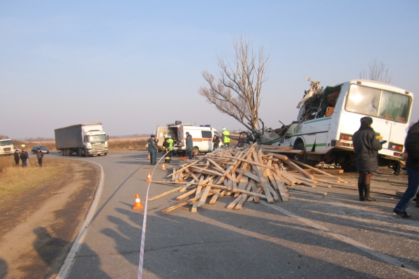 Столкновение автобуса ПАЗ с грузовиком МАЗ: 5 человек погибло, 20 ранено