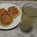 Постные рецепты: Гороховые оладьи с яблоками и яблочным киселем