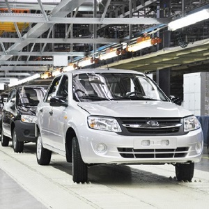 2 декабря будет остановлен конвейер «ИжАвто» по сборке седана Lada Granta 
