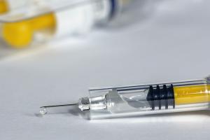 Эпидемиологи надеются на поступление вакцины от коронавируса в оборот в середине августа