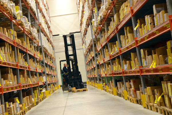 Складская погрузочная техника: особенности применения в тесных помещениях 