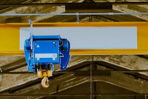 Примеры использования передвижного тельфера в разных отраслях