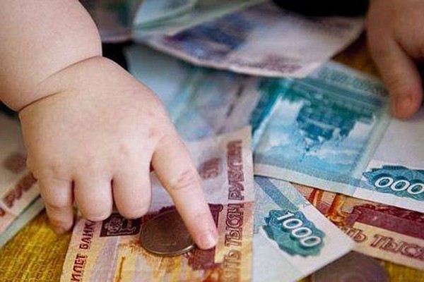  Малоимущим семьям хотят назначить пособие по уходу за ребенком до 3 лет 