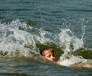 В Павлово на реке Ока разыгралась трагедия: утонул 13-летний ребенок, двоих спасли