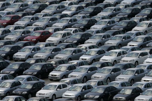 Иностранные автоконцерны начали снижать цены на автомобили