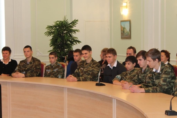 Олег Кондрашов встретился с воспитанниками оборонно-спортивного лагеря «Хочу стать десантником»