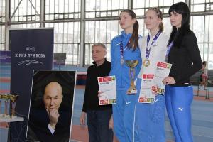 С 2026 года «Рождественский кубок» по лёгкой атлетике носит имя Юрия Лужкова