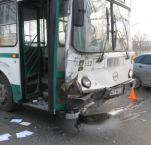 В посёлке Ждановский водитель автобуса покалечил 8 человек