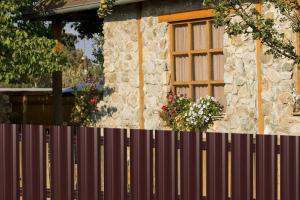 Металлический штакетник: современное решение для ограждений