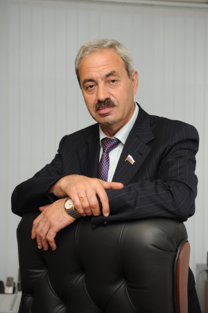 Марк Фельдман: «Мы работаем не с деньгами, мы работаем с людьми»