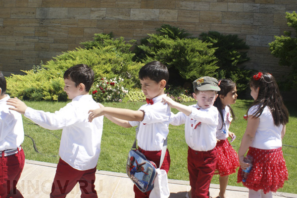 В Великобритании хотят запретить продавать детям сладости из-за эпидемии ожирения