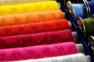 Универсальные нити, шпагаты и резинки: многоцелевое волшебство в мире рукоделия и повседневной жизни