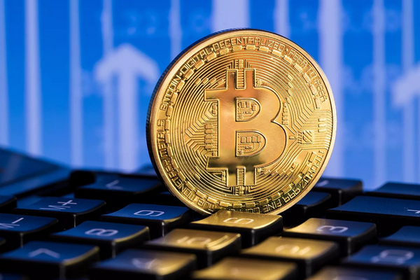 Рыночная доля самой популярной криптовалюты упала до исторического минимума 