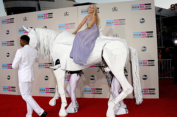 Церемония American Music Awards-2013 прошла Лос-Анджелесе