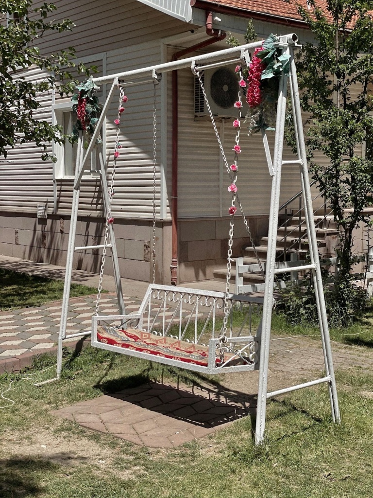 садовые качели из профильной трубы