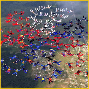 
Нижегородские парашютисты установили рекорд
