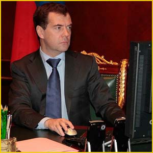 
<b>Медведев назвал дату проведения парламентских выборов</b>
