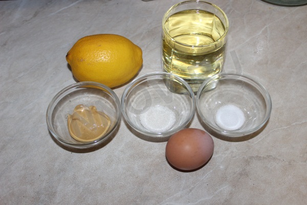 Как сохранить желтки. Как сохранить желтки. Сырое куриное яйцо. Три желтка и розмарин. Яичный желток рецепт.