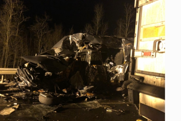 Под Псковом в ДТП погибли восемь человек