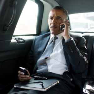 Бараку Обаме не разрешают пользоваться iPhone