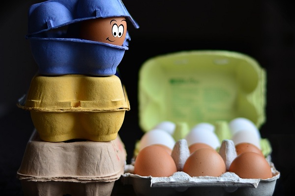 Роспотребнадзор и ФАС проверят законность продажи яиц в упаковках по 9 штук