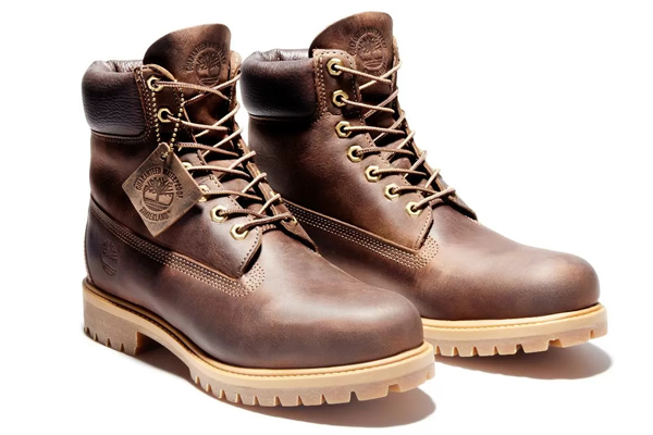 Timberland давно стал символом надежной и практичной обуви, которая сочетается с современным городским стилем.