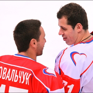 Команды Ильи Ковальчука и Алексея Морозова провели благотворительный матч 